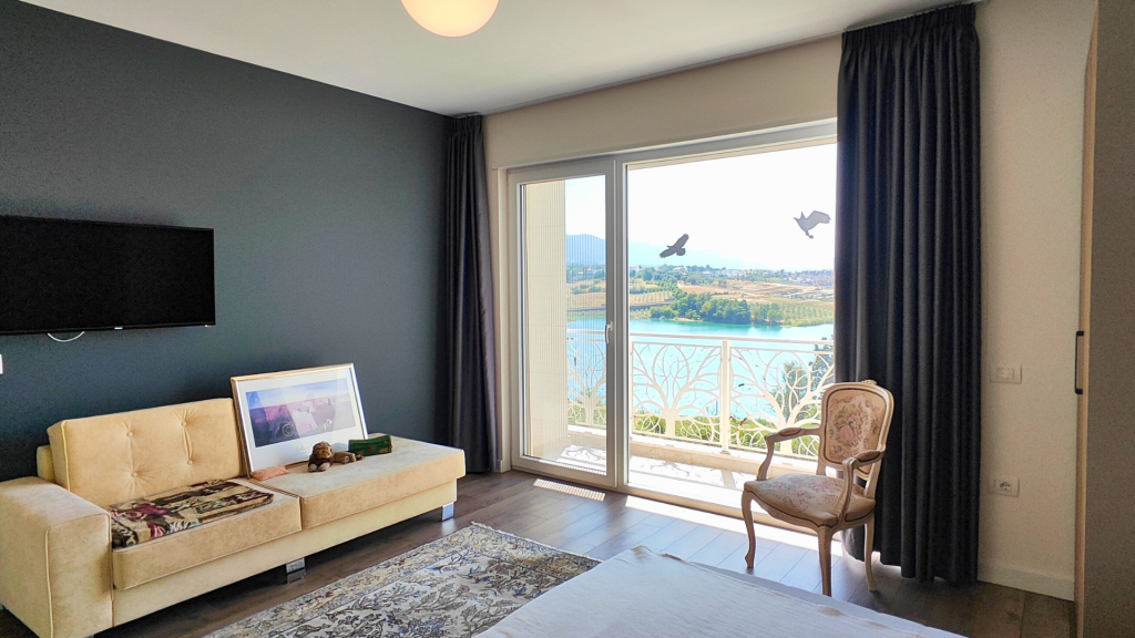 Tek Liqeni Farkes Shitet Vile Me Çmim OKAZION, Vetem 1580 Euro/m²