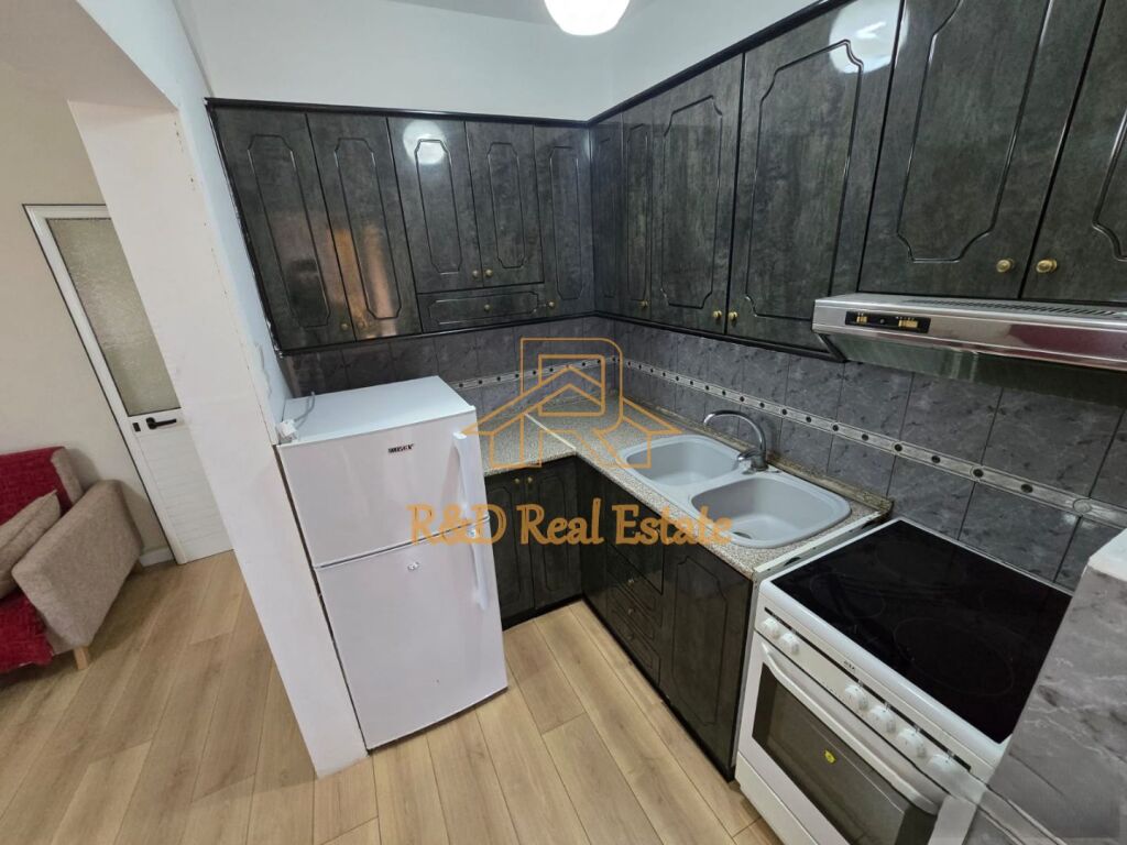 🏡 Jepet me qera apartament 1+1 – Zona e Porcelanit (pas UET)