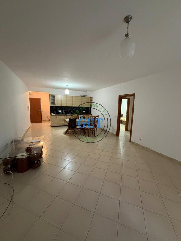 Jepet me Qira , Apartament 2+1, Pallati i Sportit, Durrës