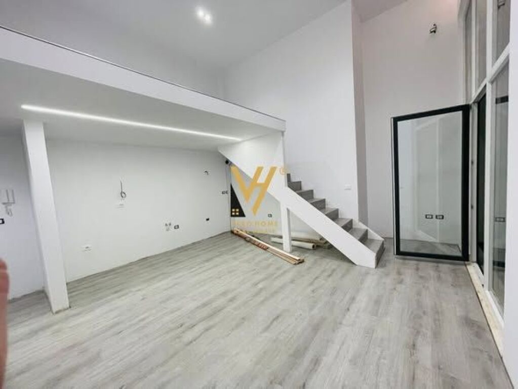 GIVEN SPACE 60 M2 FOR RENT AT GOLDEN-PARK 3 500 EURO
