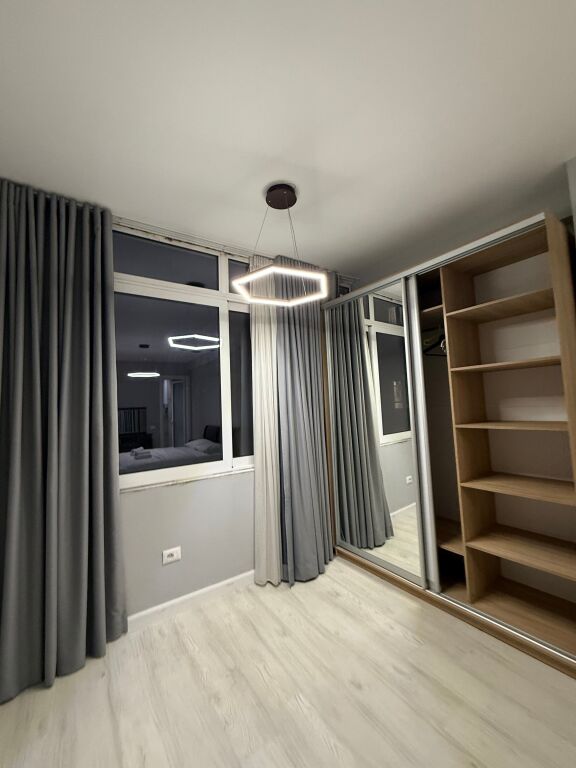 🏠Shitet Apartament 2+1+2 📍Rruga e Barrikadave 🏢Kati i 2, me ashensor 📐Sip. 112m2  💶 Çmimi: 250.000€•Me Hipoteke