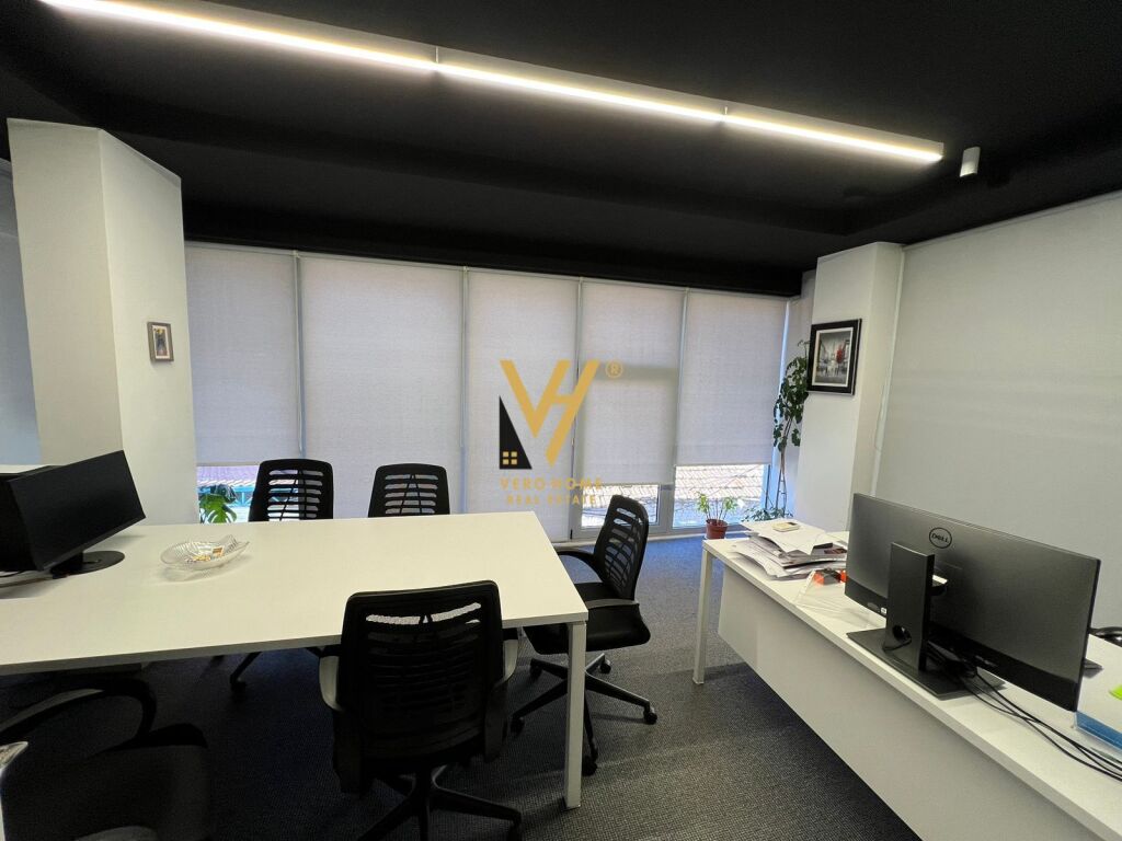 UFFICIO DI 72 M2 IN AFFITTO AL PAZARI I RI 1.100 EURO