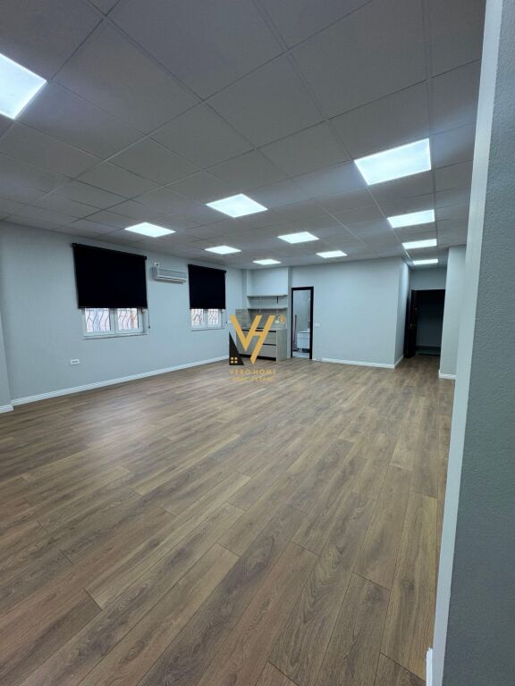 OFFICE 90 M2 FOR RENT IN CENTER 111,000 LEKE