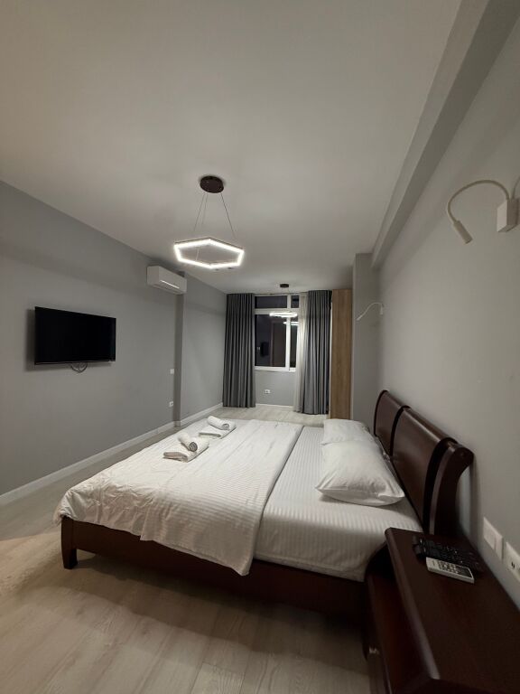 🏠Shitet Apartament 2+1+2 📍Rruga e Barrikadave 🏢Kati i 2, me ashensor 📐Sip. 112m2  💶 Çmimi: 250.000€•Me Hipoteke