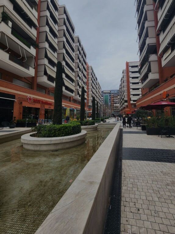 Shitet, Biznesi "Restorant", Kompleksi Delijorgji, Tirane.