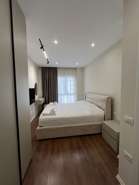 APARTAMENT 1+1 ME QIRA . RRUGA E BARIKADAVE 700 EURO