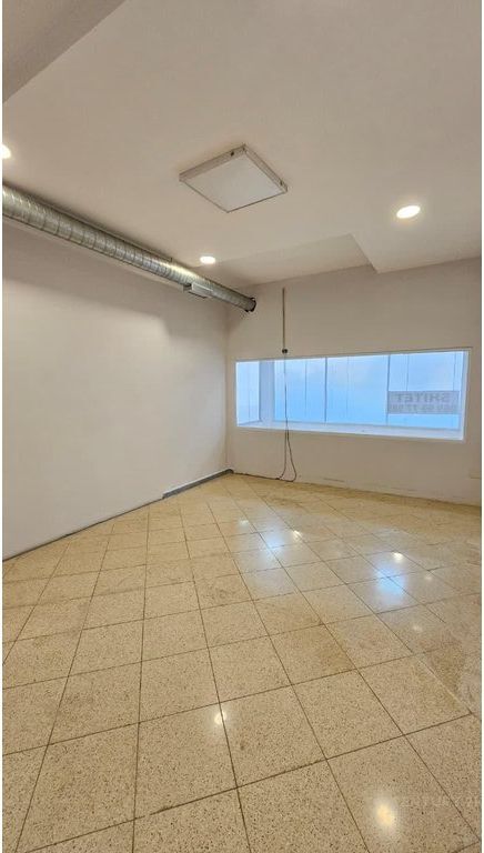 Locale commerciale in affitto presso Kodra e Diellit