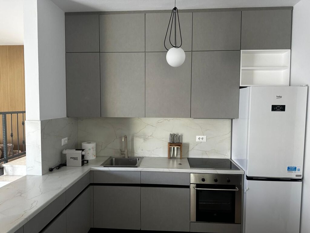 Vilë për Shitje Pranë Gjirit të Lalëzit