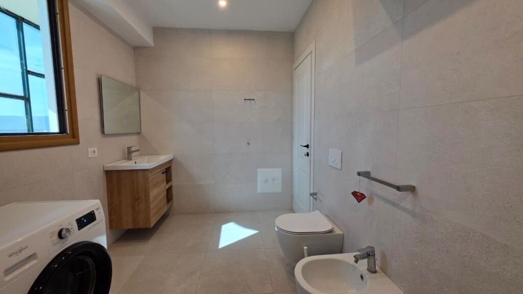 Apartament 1+1 me Qera, Rruga Enver Jaho, Vlorë