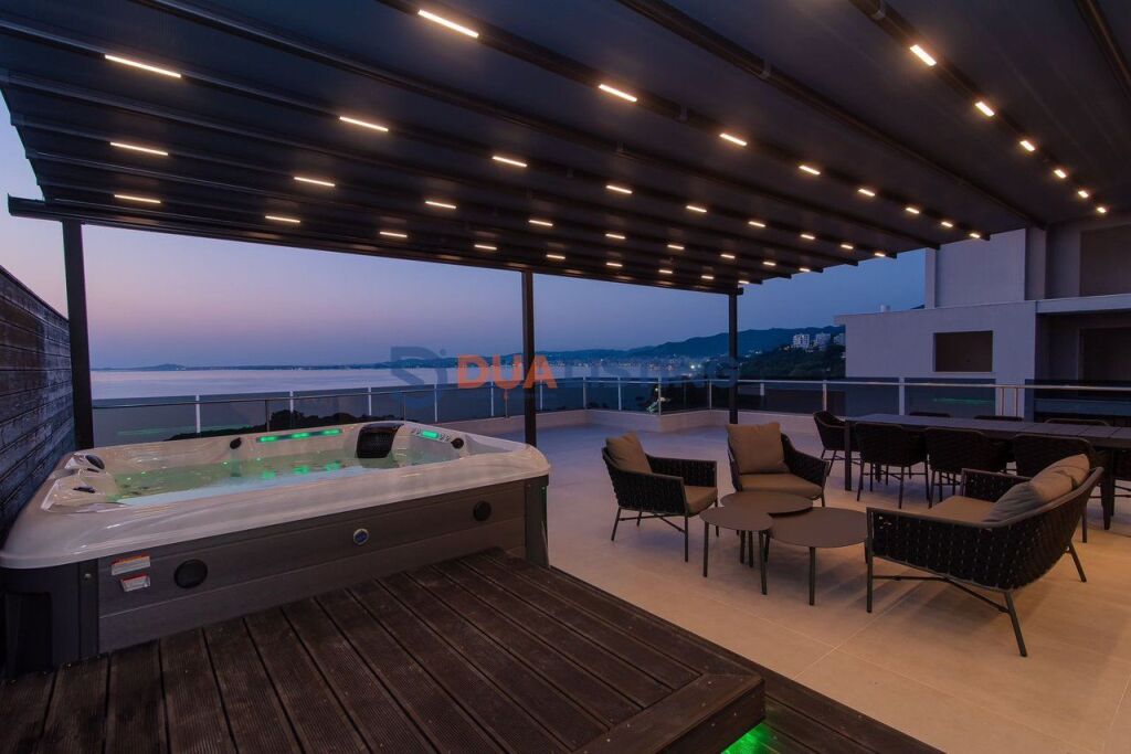 Shesim Penthouse Ikonik me Verandë Panoramike , Vlore Jetë Luksi mbi Detin Jon, Vlorë