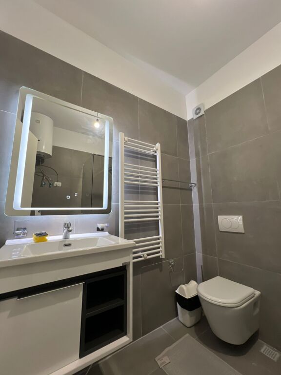 APARTAMENT 1+1 ME QIRA . RRUGA E BARIKADAVE 700 EURO