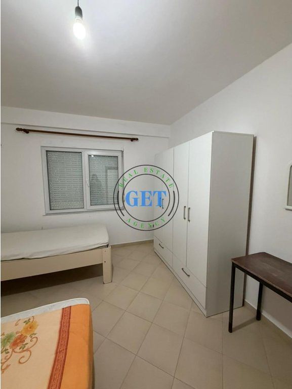 Jepet me Qira , Apartament 2+1, Pallati i Sportit, Durrës