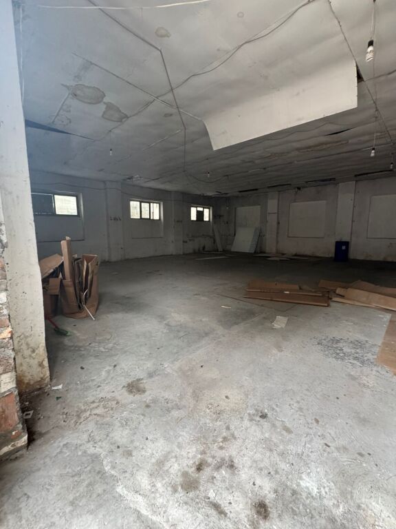 WAREHOUSES FOR RENT 190 M2 KOMBINAT 67,000 LEKE