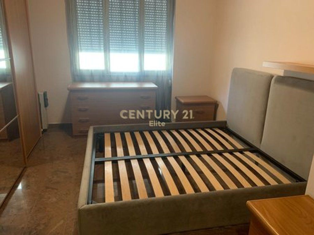 Jepet me qira apartament 2+1 ne Rrugen MYSLYM SHYRI, prane Drejtorise se Policise Tirane 750 € /Muaj