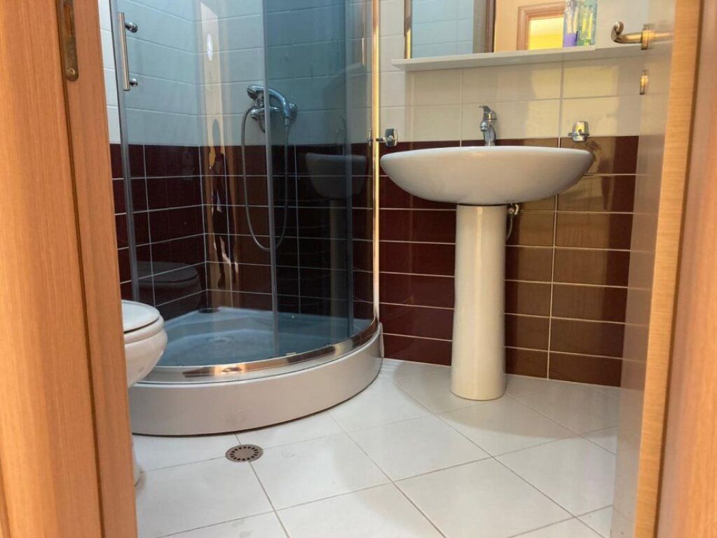 Jepet Me Qera Apartament 2+1+2 Tualete + 1 Ballkon