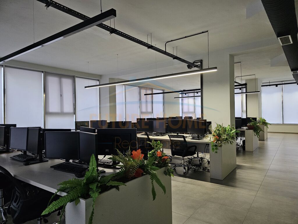 In affitto, Locale Commerciale, Nuovo Anello.