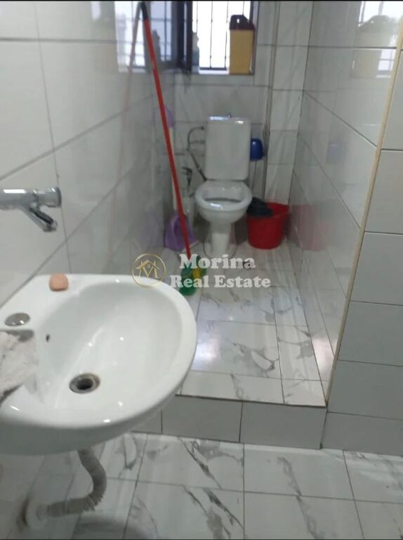 Qera | Ambjent Biznesi | Shkolla e Bashkuar | 400 €/muaj