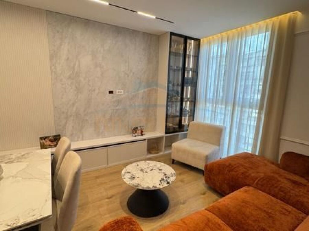 Shitet Apartament 2+1 dhe Gasoniere, Bulevardi Migjeni, Kompleksi Molla.