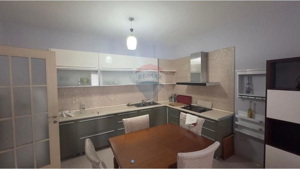 Appartamento 2+1 In Affitto - Palazzi Çabej, Tirana
