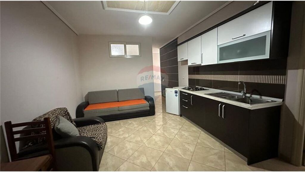 🏡 Apartament 1+1 me Qera – Rruga Dhimitër Konomi, Vlorë