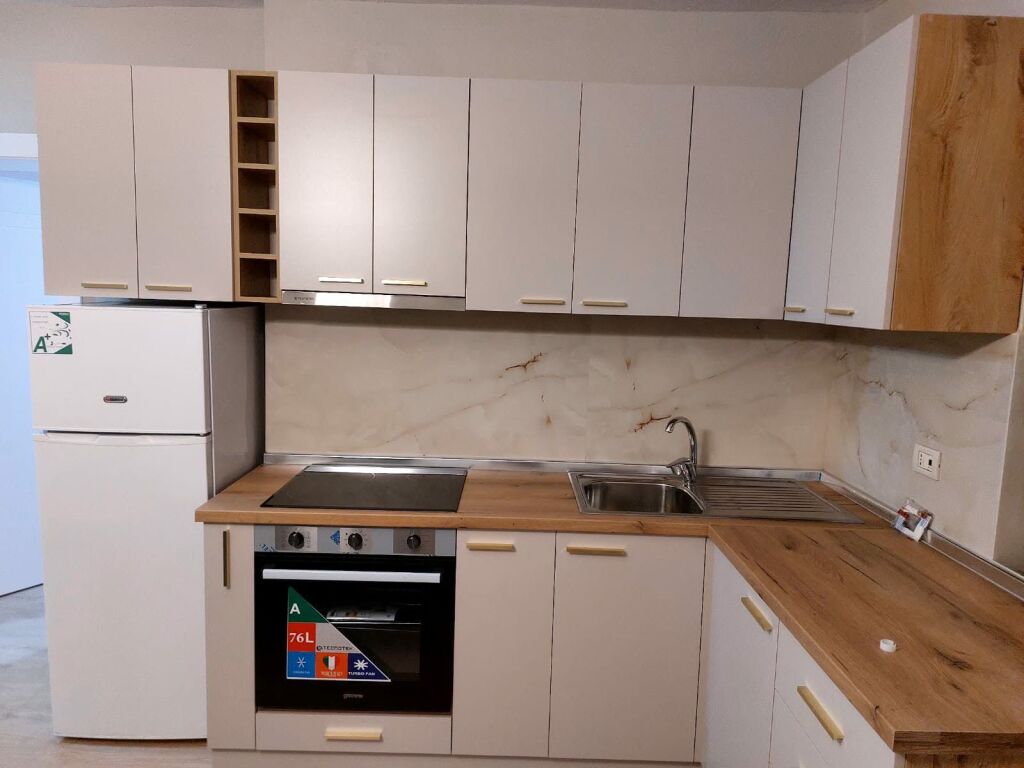 Apartamenti 2+1 me qera 21 dhjetori