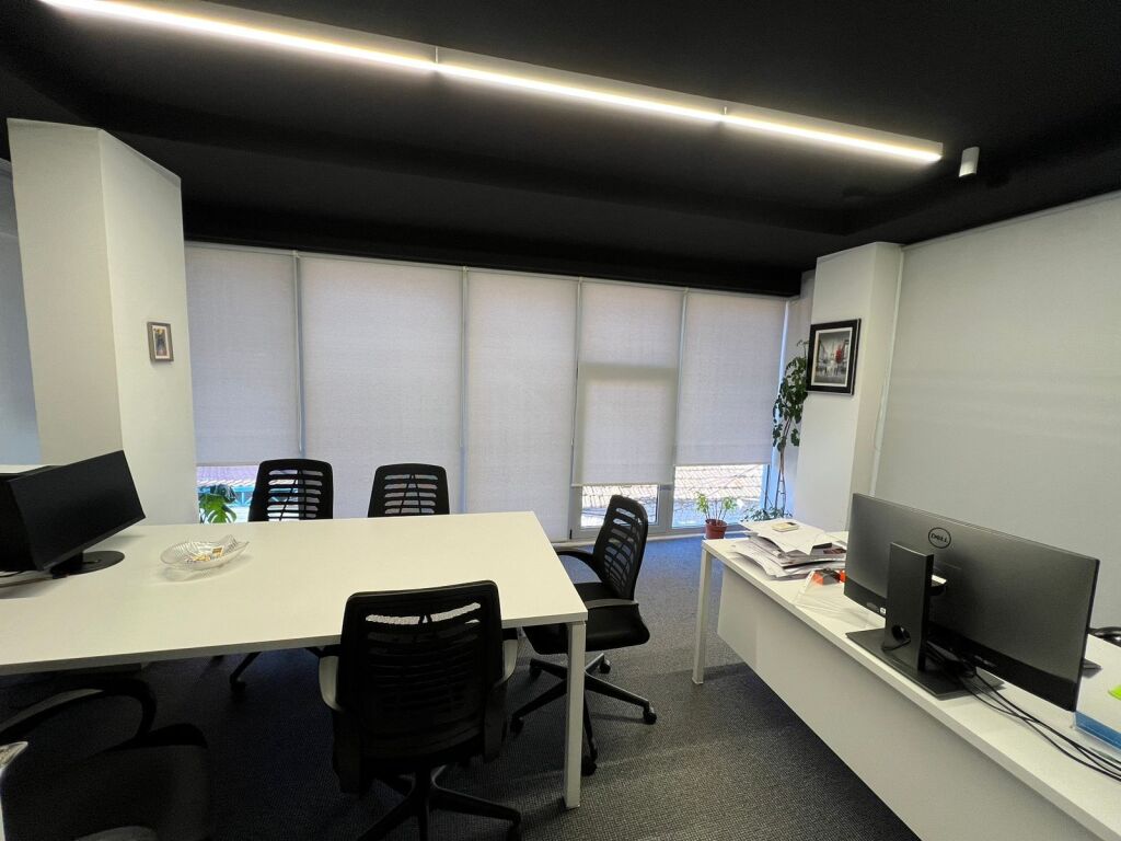 Locale ufficio arredato in affitto, nuovo bazar, 1100 euro