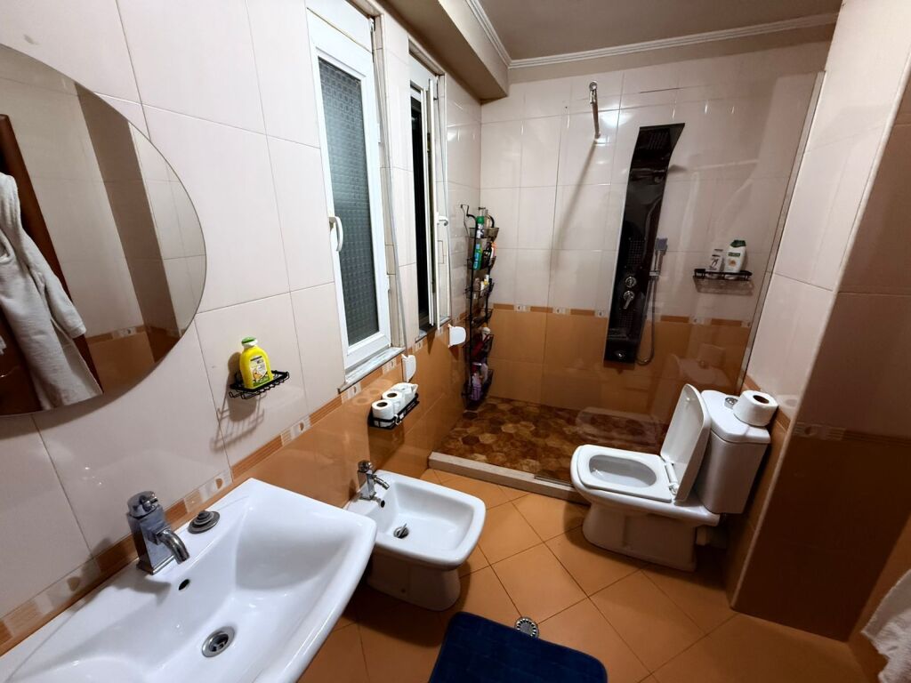 Jepet me qera 2+1, Ish Ekspozita 850€