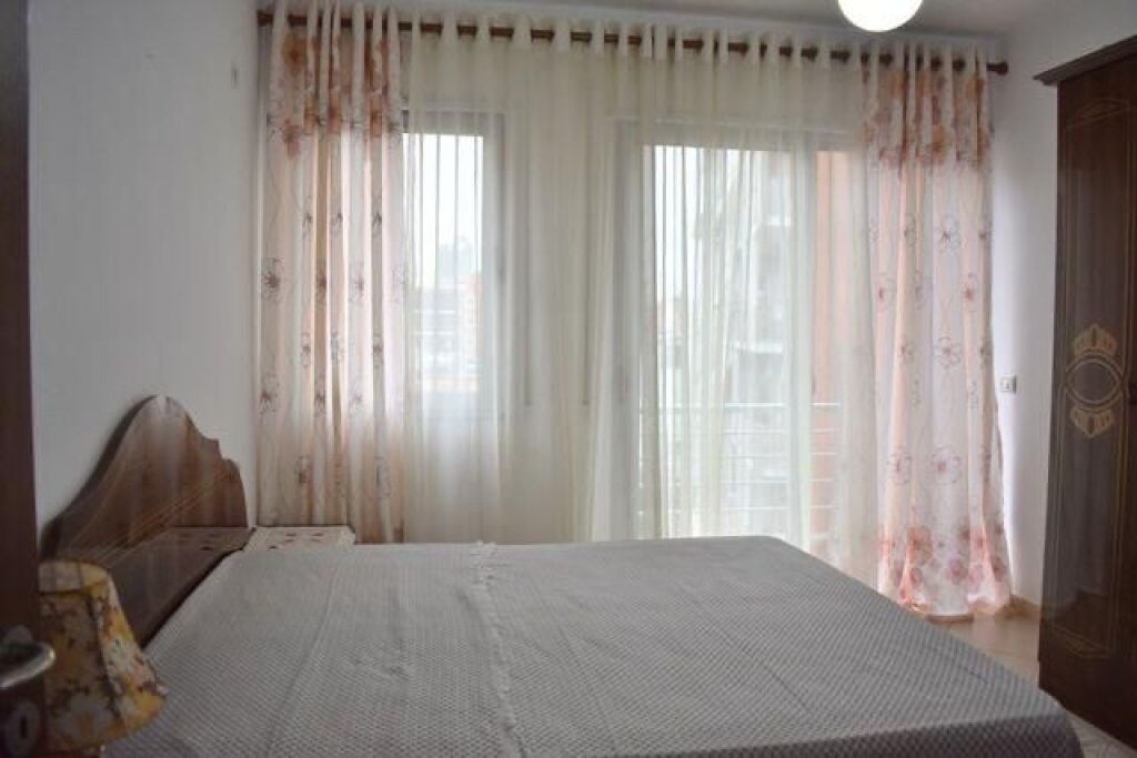Apartament 2+1 per qira tek Rruga Mine Peza.