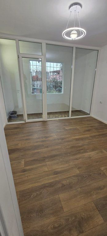 Ali Dem- Apartament per shitje 1+1 tek Shkolla 1 Maji