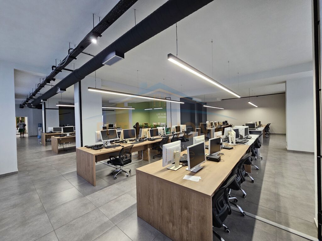 In affitto, Locale Commerciale, Nuovo Anello.