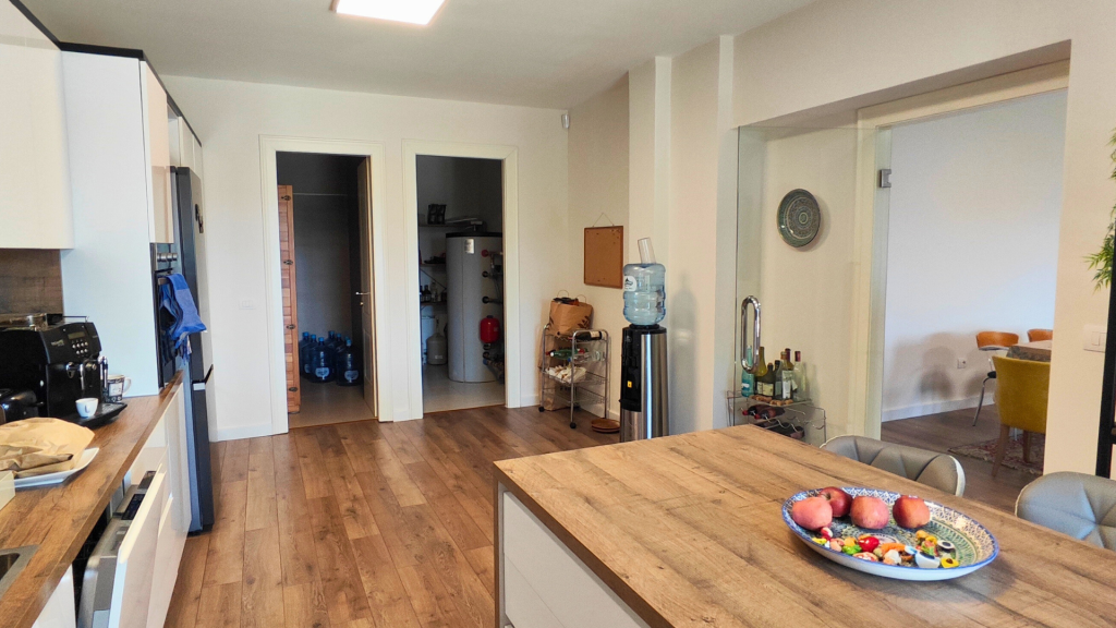 Tek Liqeni Farkes Shitet Vile Me Çmim OKAZION, Vetem 1580 Euro/m²