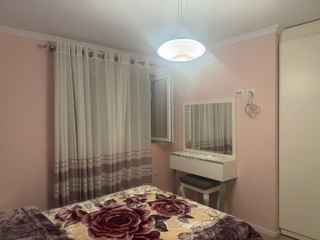 Qera,apartament 1+1,Ali demi