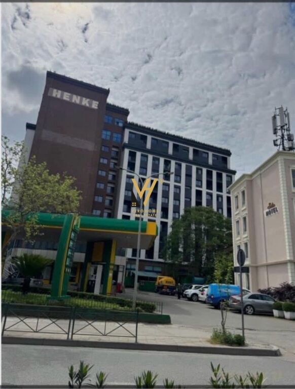 VENDESI APPARTAMENTO 2+1 PRESSO AMERICAN 3,YZBERISHT 216.000 EURO