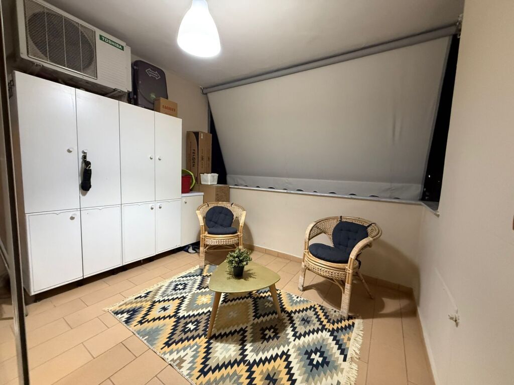 Jepet me qera 2+1, Ish Ekspozita 850€