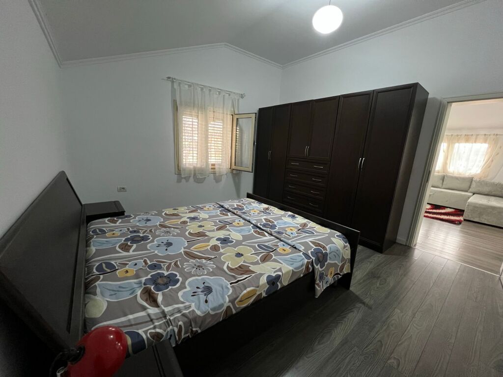 APARTAMENT ME QERA 2+1 QYTET STUDENTI 50.000 LEKE