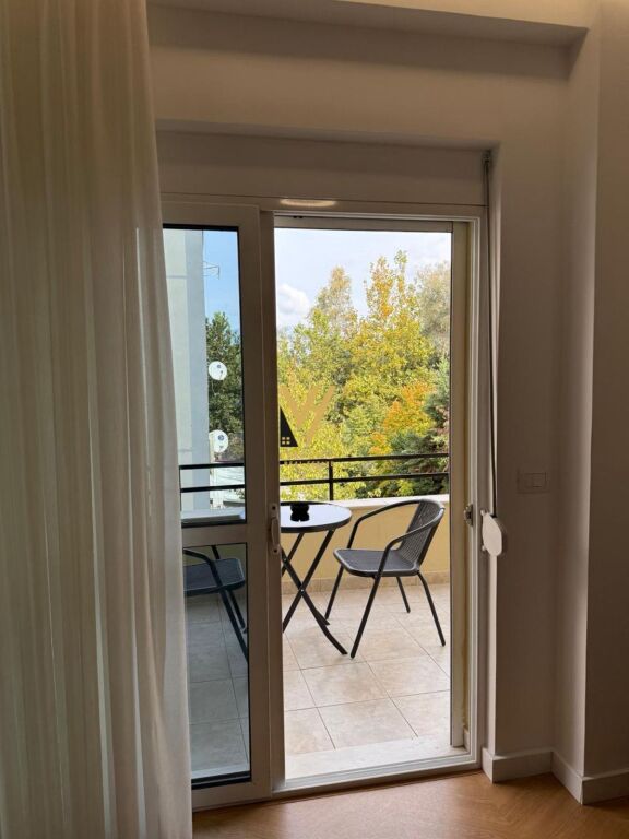 JEPET APARTAMENT 1+1+BLK ME QERA TE LIQENI ARTIFICIAL 1.000 EURO