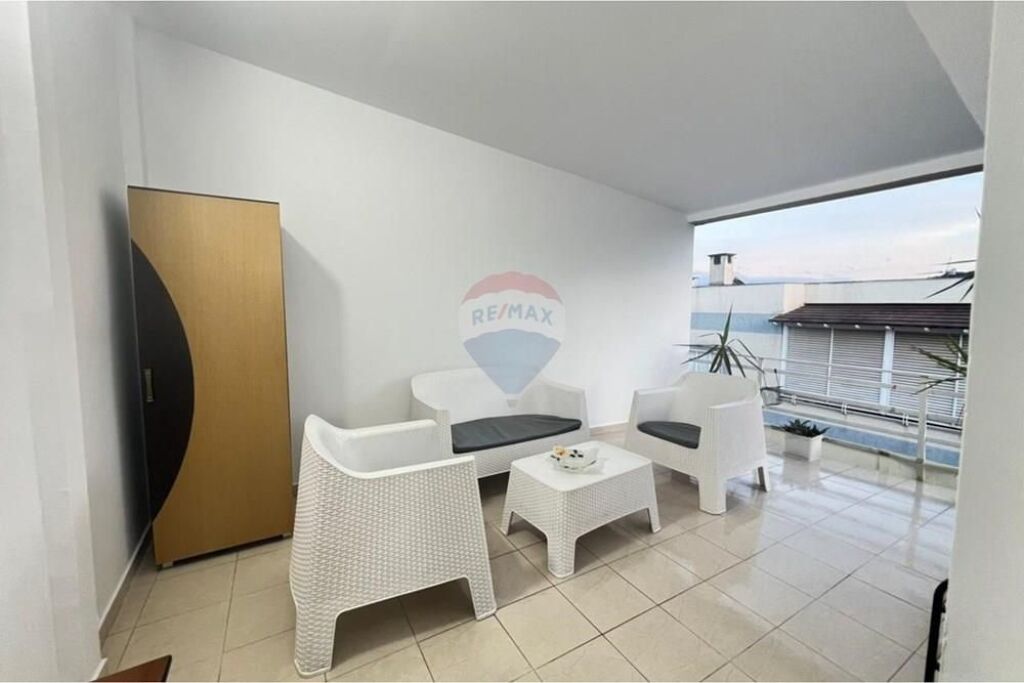 Apartament per qera 2+1 tek Liqeni Thate