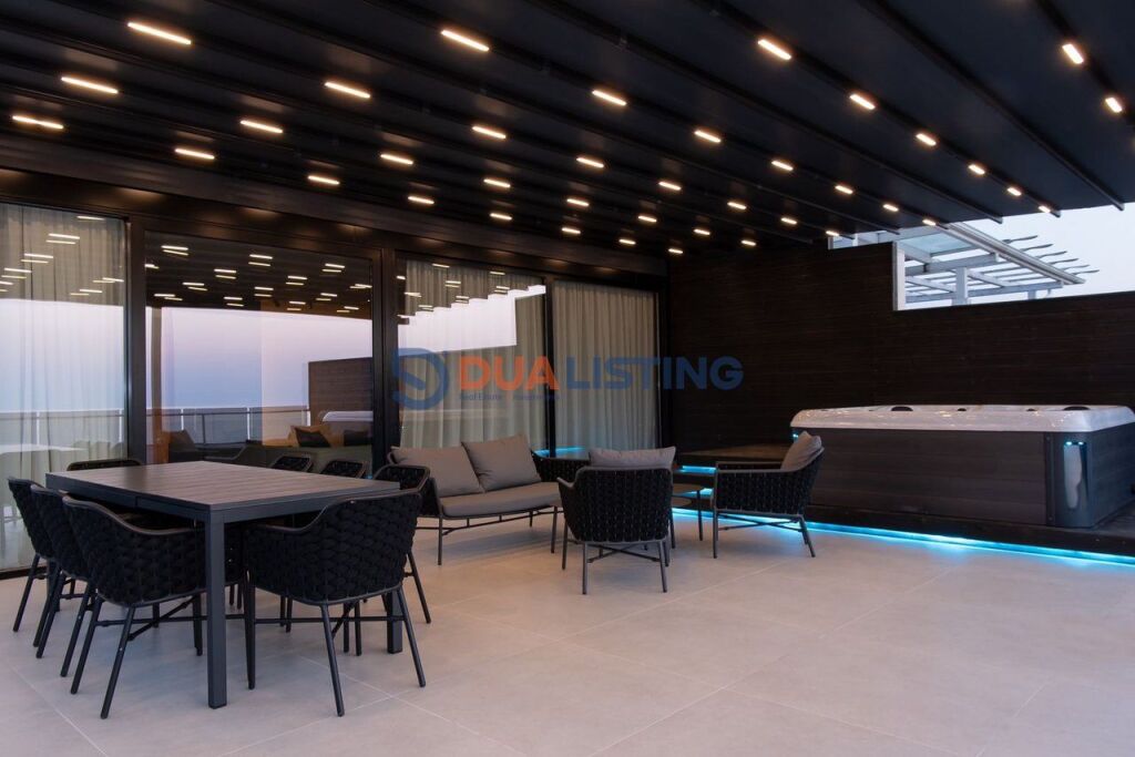 Shesim Penthouse Ikonik me Verandë Panoramike , Vlore Jetë Luksi mbi Detin Jon, Vlorë