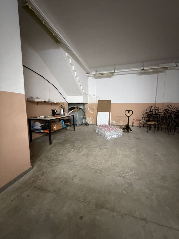 Magazine me qira, Kodra e Diellit