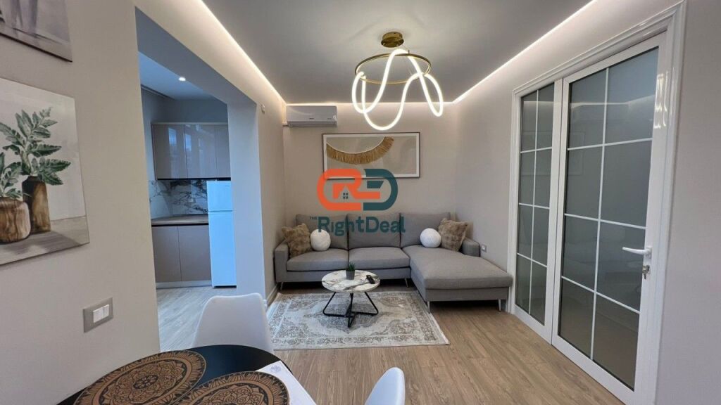 Ne Rrugen E Barrikadave ,Shitet Apartament 1+1 Ideal Per Investim!!