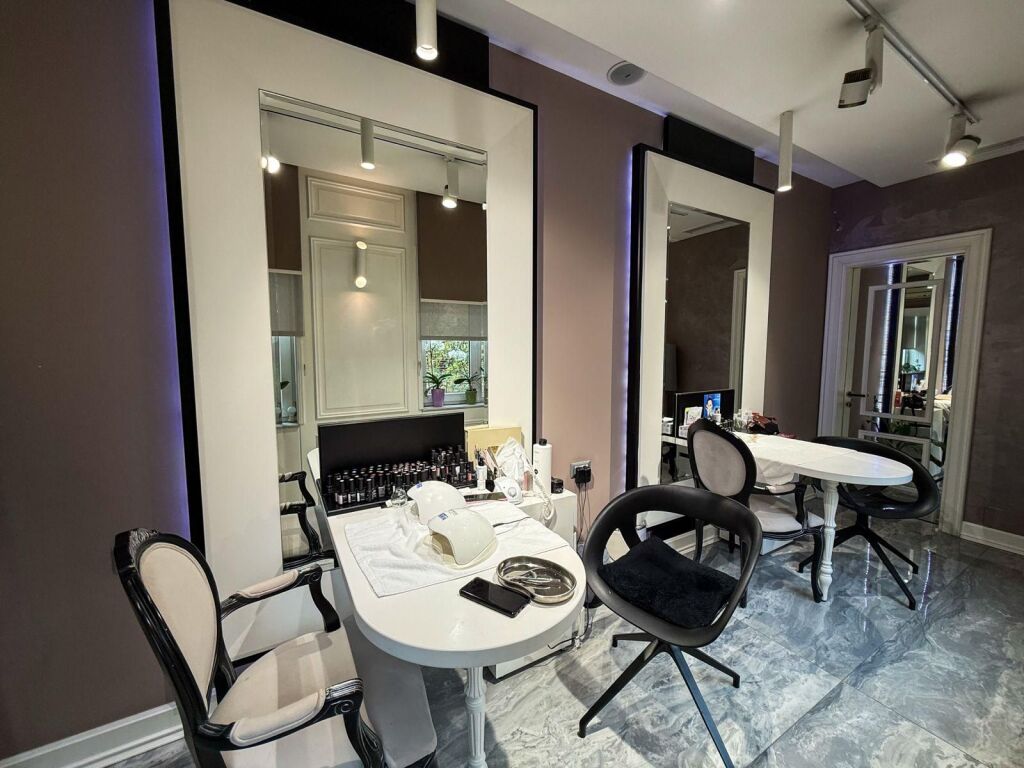 Biznes Estetik në Shitje në Zemër të Bllokut