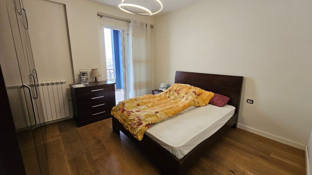 Apartament 2+1+2+Verande per Shitje, Kinostudio, perballe Ministrise se Kultures!
