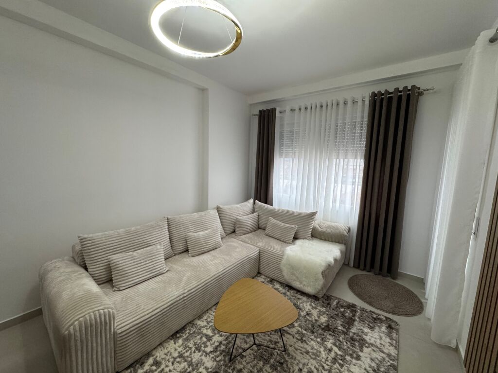 Apartament 1+1 per qira tek rr Bedri Karapici