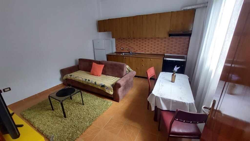 Apartment 1+1 for rent at Jordan Misja Street (35,000 lek)