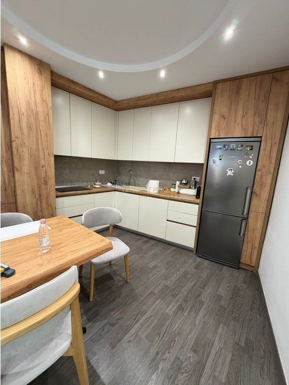 Shitet Apartament 3+2+2 në Rrugën Besim Alla – 270.000 €