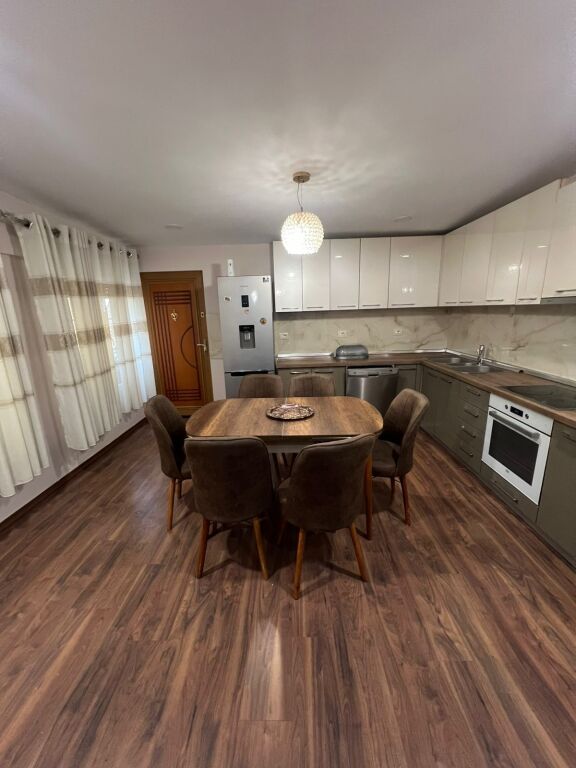 Apartament 3+1+2 me qera tek Mozaiku i Tiranes