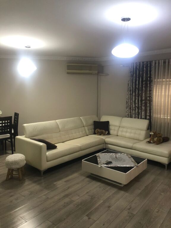 Shitet apartament  2+1+2+depo tek Kompleksi Usluga, Perballe Spakut!