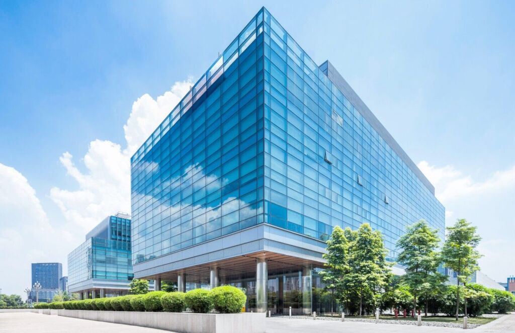 EDIFICIO COMMERCIALE IN AFFITTO 850 M2 LAPRAKE 25.000 EURO