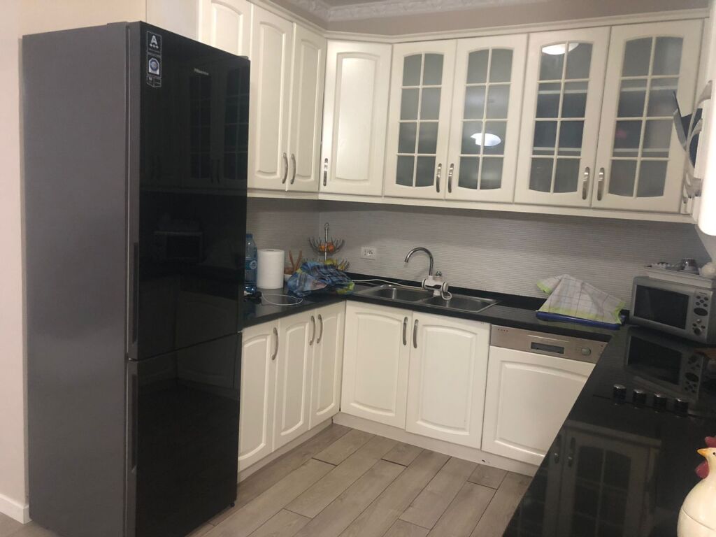 Shitet apartament  2+1+2+depo tek Kompleksi Usluga, Perballe Spakut!