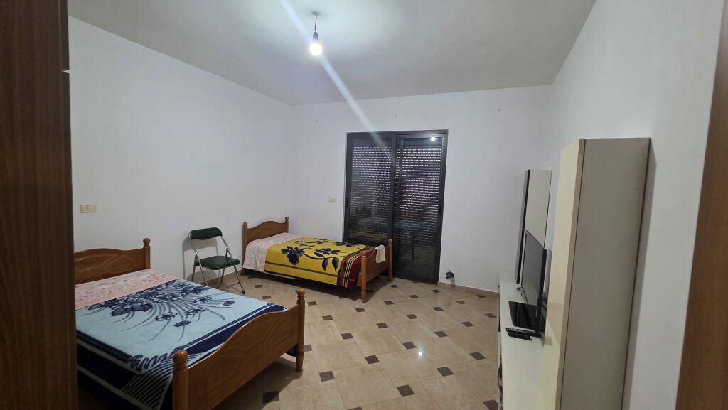 Jepet me qera apartament 2+1+2 tualete te Mbikalimi i Komunes